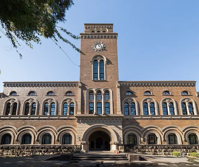 Hitotsubashi University — Institution photograph