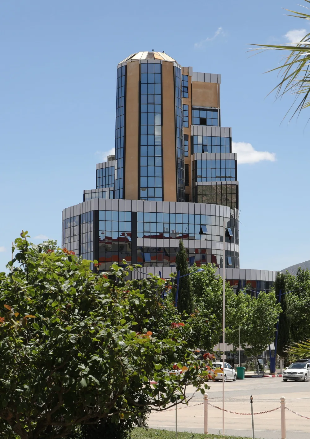 جامعة باتنة — Institution photograph