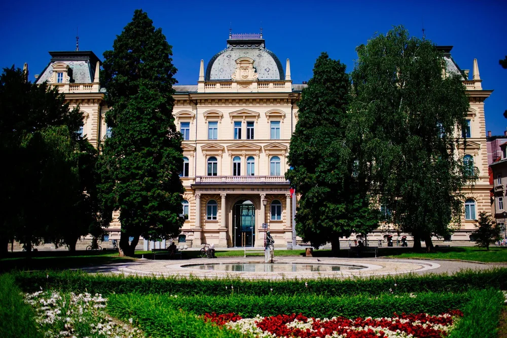 Univerza v Mariboru — Institution photograph