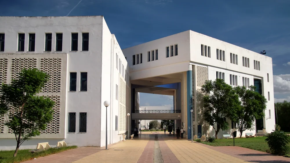 جامعة منوبة — Institution photograph
